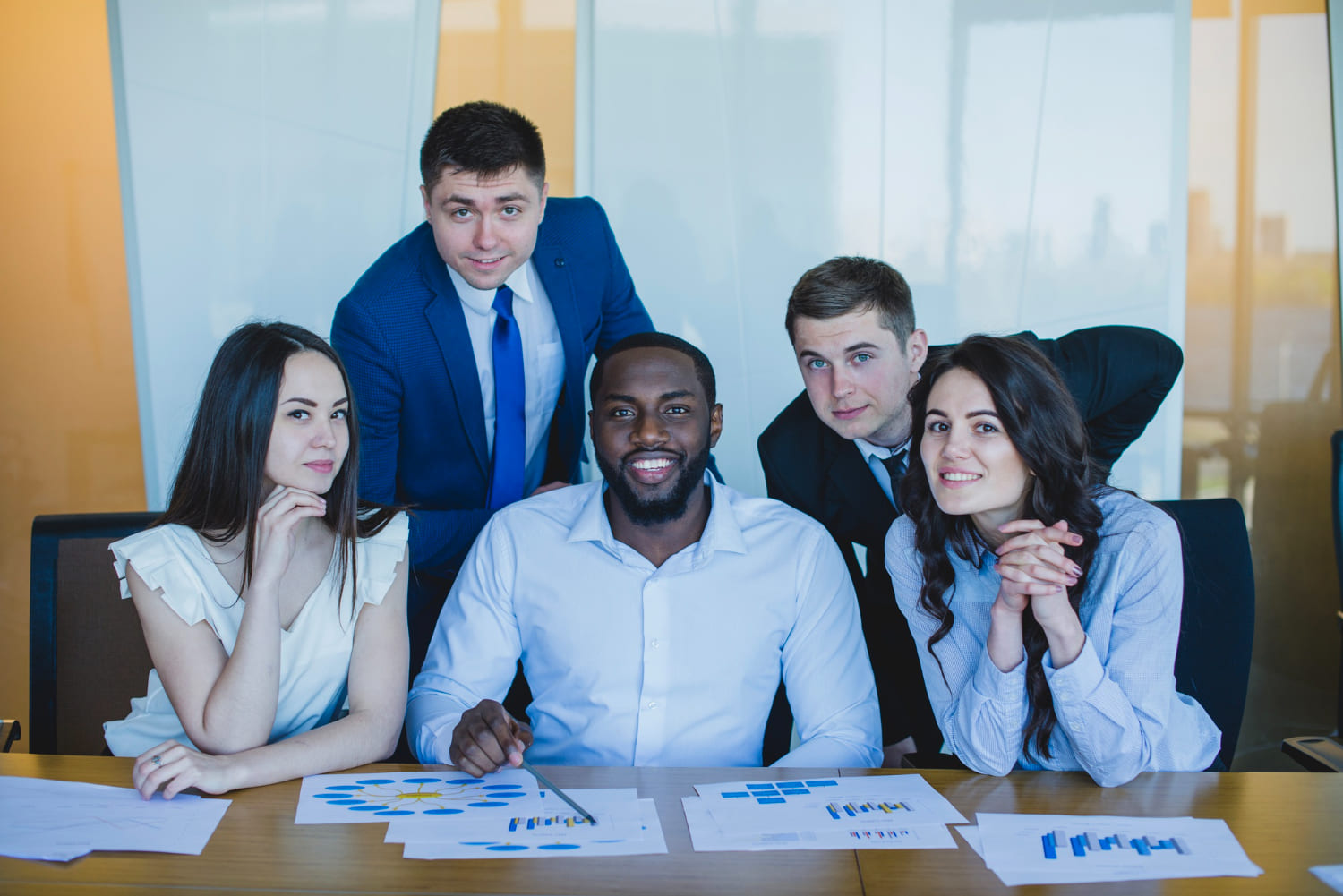 Équipes du groupe Nobila Investment en activité